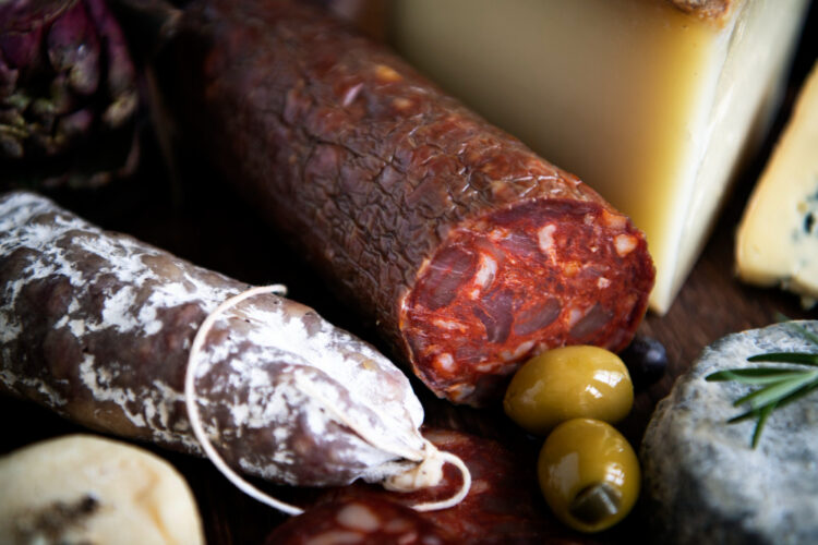 Les secrets d’une charcuterie de qualité : ce qu’il faut savoir